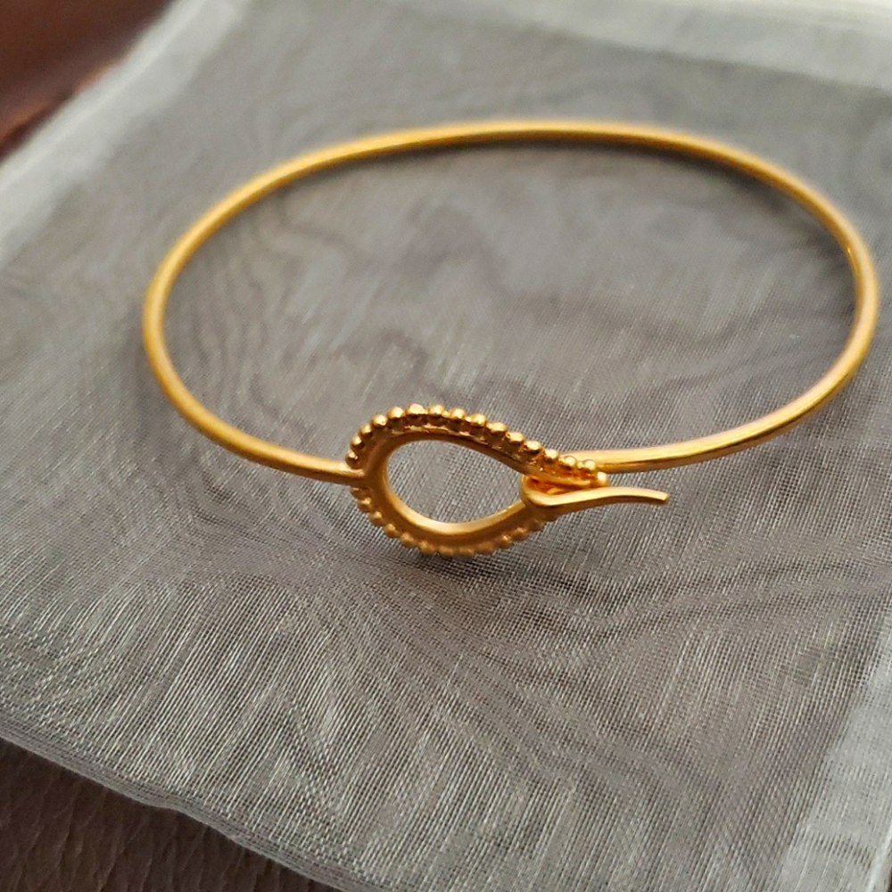 Satya Jewelry Hook Curving Thin Bangle